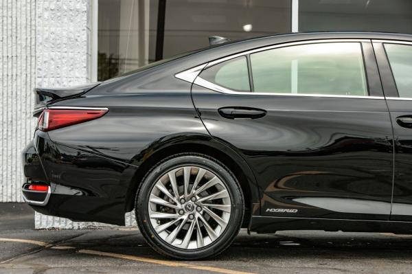 Used 2019 LEXUS ES 300H 300H