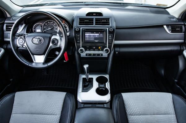 Used 2014 Toyota CAMRY SE SE