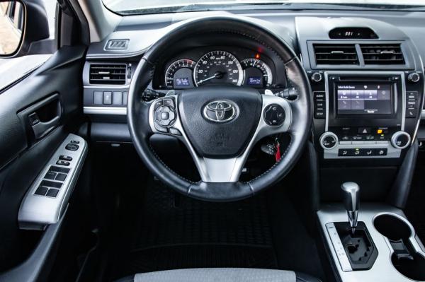 Used 2014 Toyota CAMRY SE SE