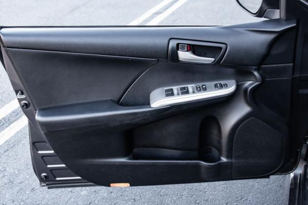 Used 2014 Toyota CAMRY SE SE