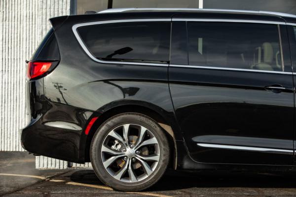 Used 2017 CHRYSLER PACIFICA LTD LIMITED