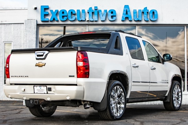 Used 2011 CHEVROLET AVALANCHE LTZ