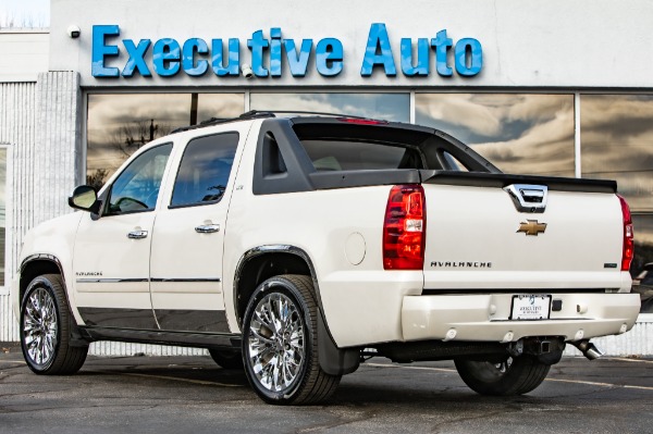 Used 2011 CHEVROLET AVALANCHE LTZ