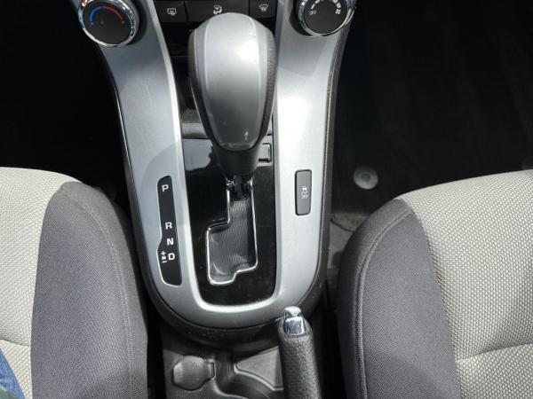 Used 2013 CHEVROLET CRUZE LS