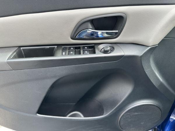 Used 2013 CHEVROLET CRUZE LS