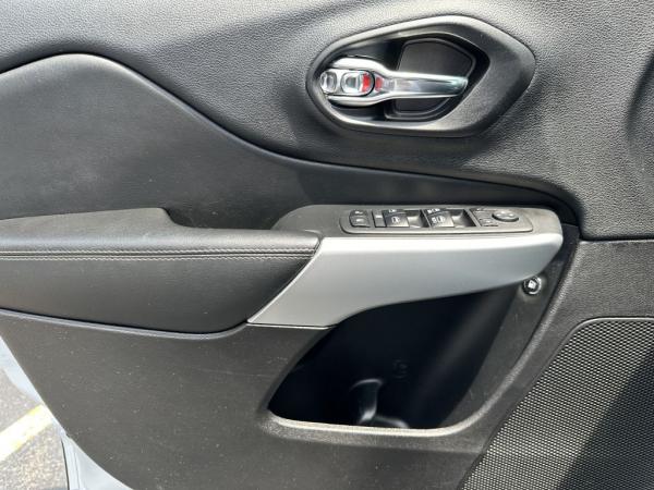 Used 2018 JEEP CHEROKEE LATITUDE PLUS