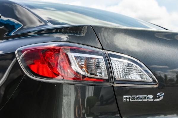 Used 2011 MAZDA 3 I