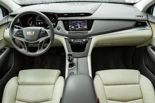 Used 2017 CADILLAC XT5 LUXURY