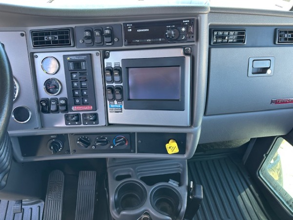 Used 2022 Kenworth CONST T270 flat bed