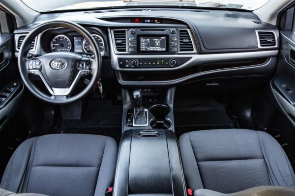 Used 2017 Toyota HIGHLANDER LE