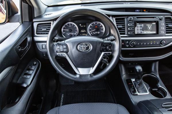 Used 2017 Toyota HIGHLANDER LE