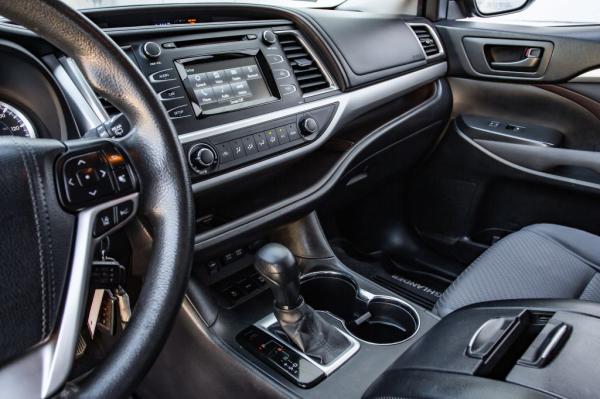 Used 2017 Toyota HIGHLANDER LE