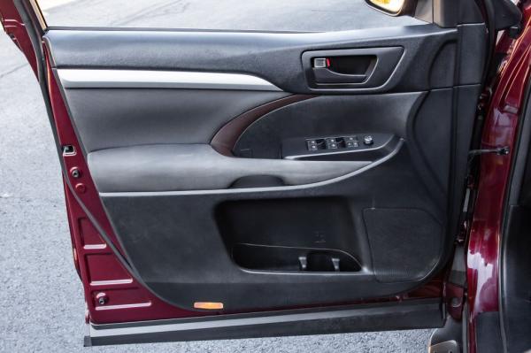 Used 2017 Toyota HIGHLANDER LE