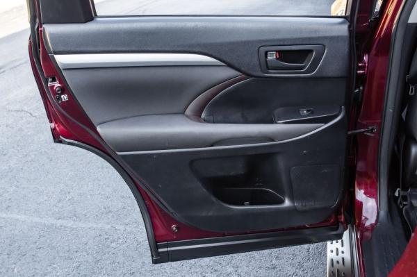 Used 2017 Toyota HIGHLANDER LE