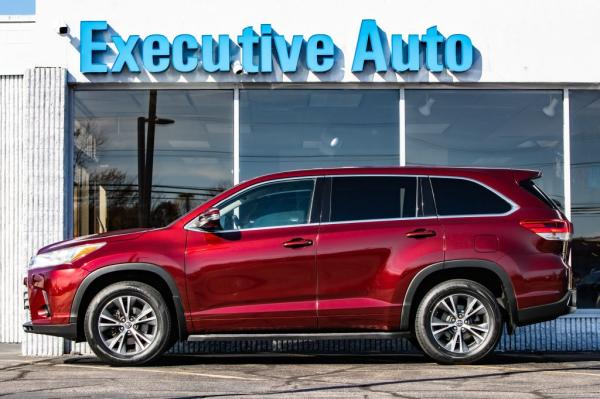 Used 2017 Toyota HIGHLANDER LE