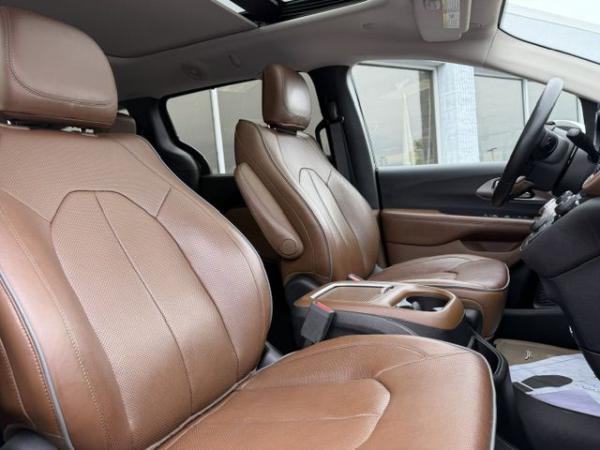 Used 2017 CHRYSLER PACIFICA LIMITED