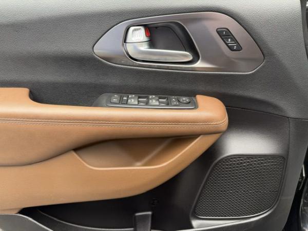 Used 2017 CHRYSLER PACIFICA LIMITED