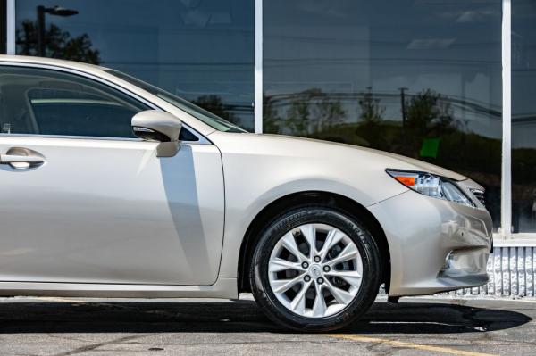 Used 2015 LEXUS ES 300H