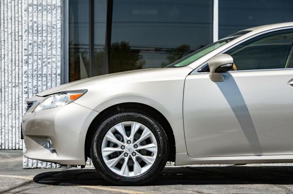 Used 2015 LEXUS ES 300H
