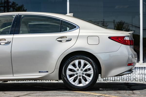 Used 2015 LEXUS ES 300H