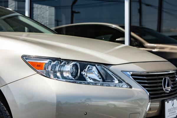 Used 2015 LEXUS ES 300H