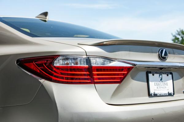 Used 2015 LEXUS ES 300H