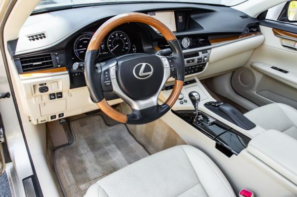 Used 2015 LEXUS ES 300H