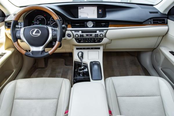 Used 2015 LEXUS ES 300H