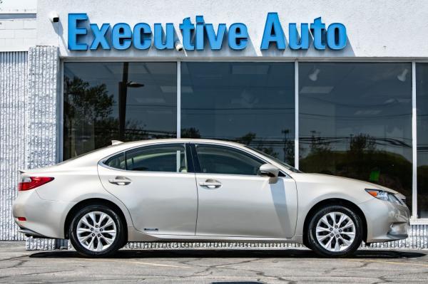 Used 2015 LEXUS ES 300H