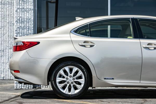 Used 2015 LEXUS ES 300H