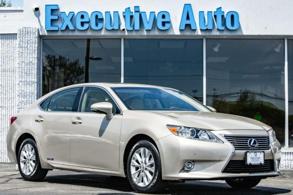 2015 Lexus ES 350 300h's photo