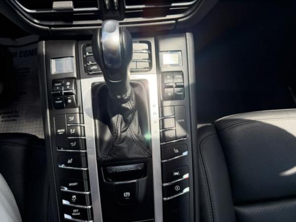 Used 2020 PORSCHE MACAN suv