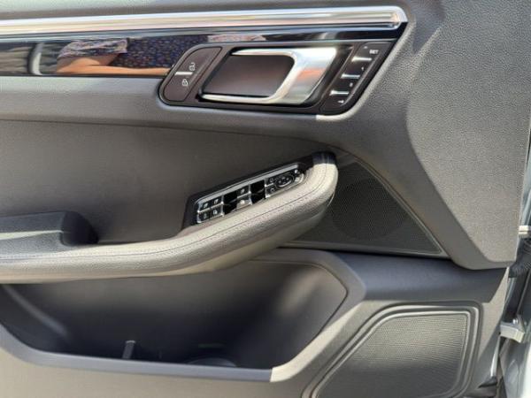 Used 2020 PORSCHE MACAN suv