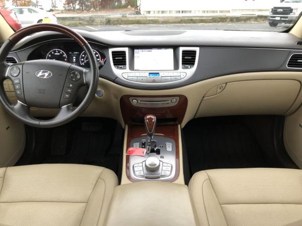 Used 2012 HYUNDAI GENESIS 46L