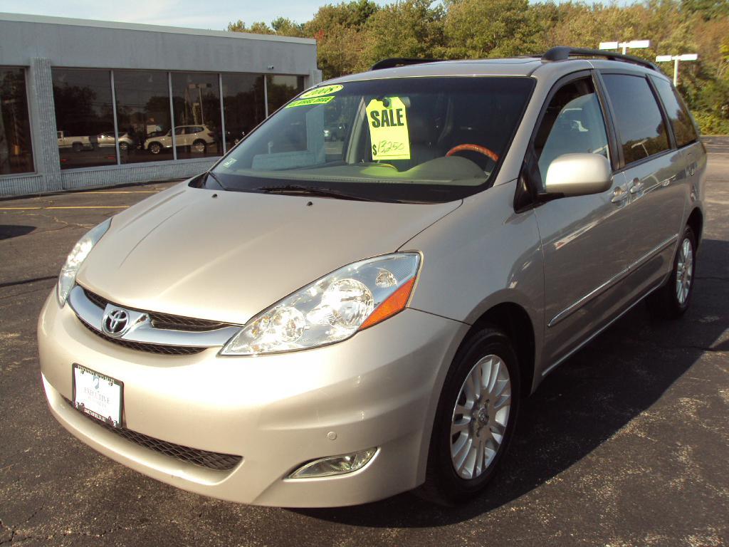 toyota minivan 2008