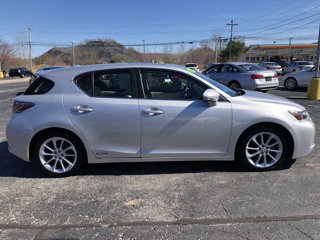 Lexus st200h 2012