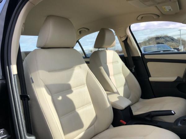 Used 2012 VOLKSWAGEN JETTA SE SE