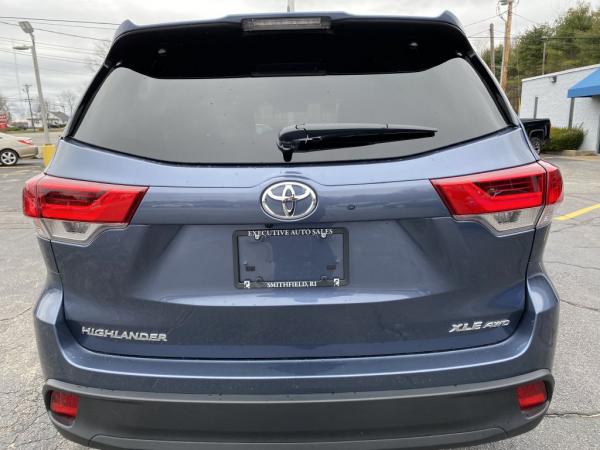 Used 2019 Toyota HIGHLANDER XLE SE