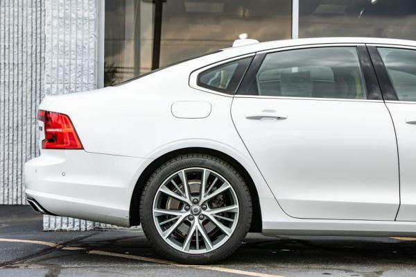 Used 2017 VOLVO S90 T6 MOMENTUM