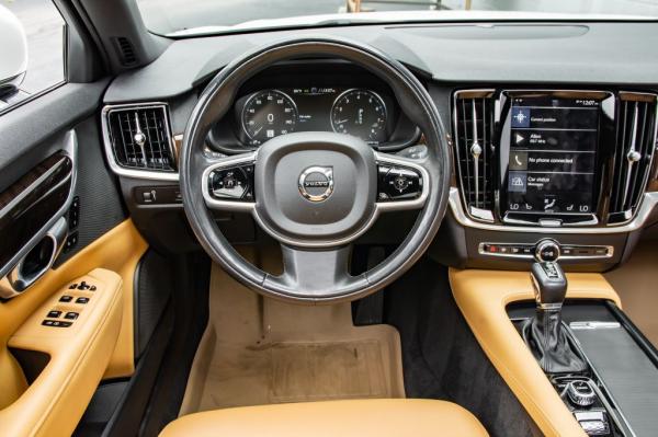 Used 2017 VOLVO S90 T6 MOMENTUM