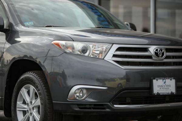 Used 2012 Toyota HIGHLANDER SE BASE