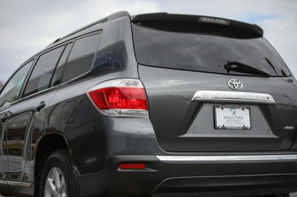 Used 2012 Toyota HIGHLANDER SE BASE