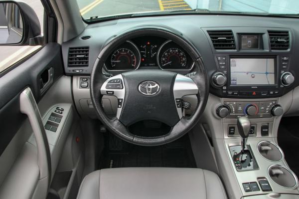 Used 2012 Toyota HIGHLANDER SE BASE