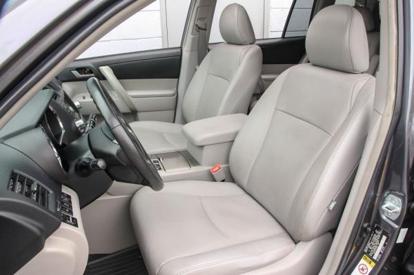Used 2012 Toyota HIGHLANDER SE BASE