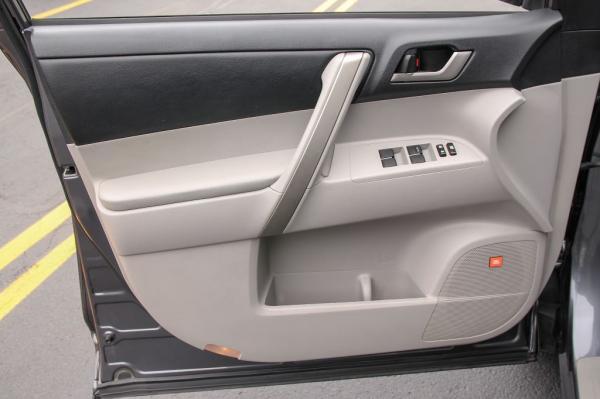Used 2012 Toyota HIGHLANDER SE BASE