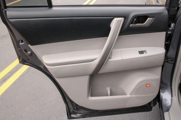 Used 2012 Toyota HIGHLANDER SE BASE