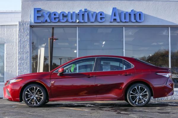 Used 2018 Toyota CAMRY SE SE