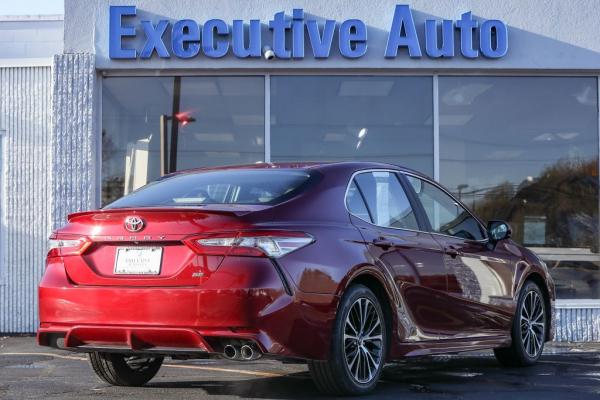 Used 2018 Toyota CAMRY SE SE