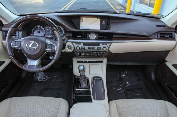 Used 2017 LEXUS ES350 350