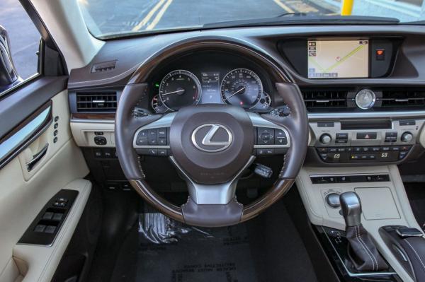 Used 2017 LEXUS ES350 350